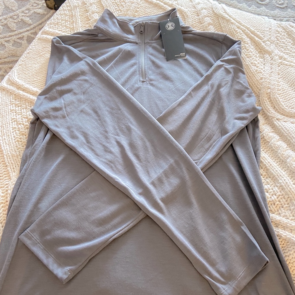Men 1/4 zip Under Armour  light weight gray pull over.